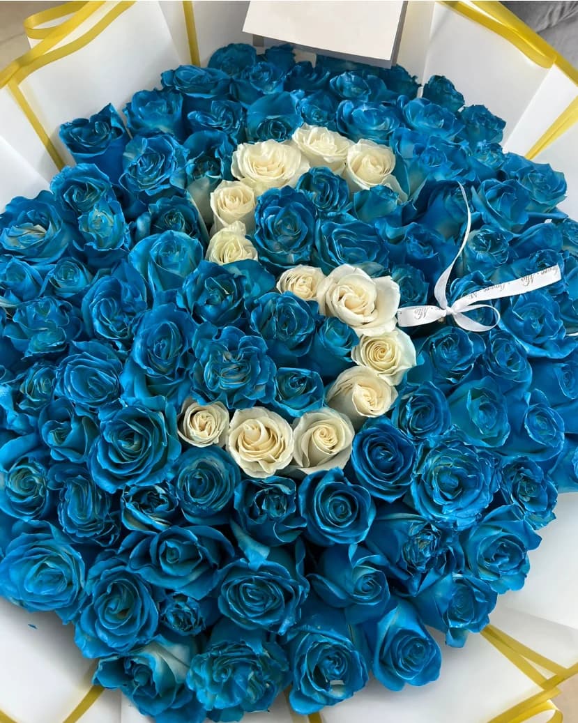 Bouquet de 120 rosas azules