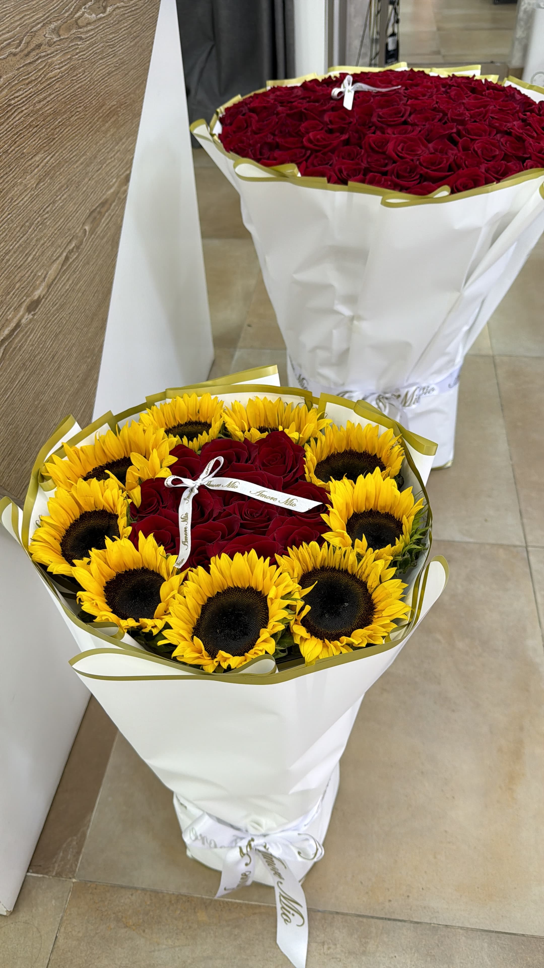 Rosas y girasoles