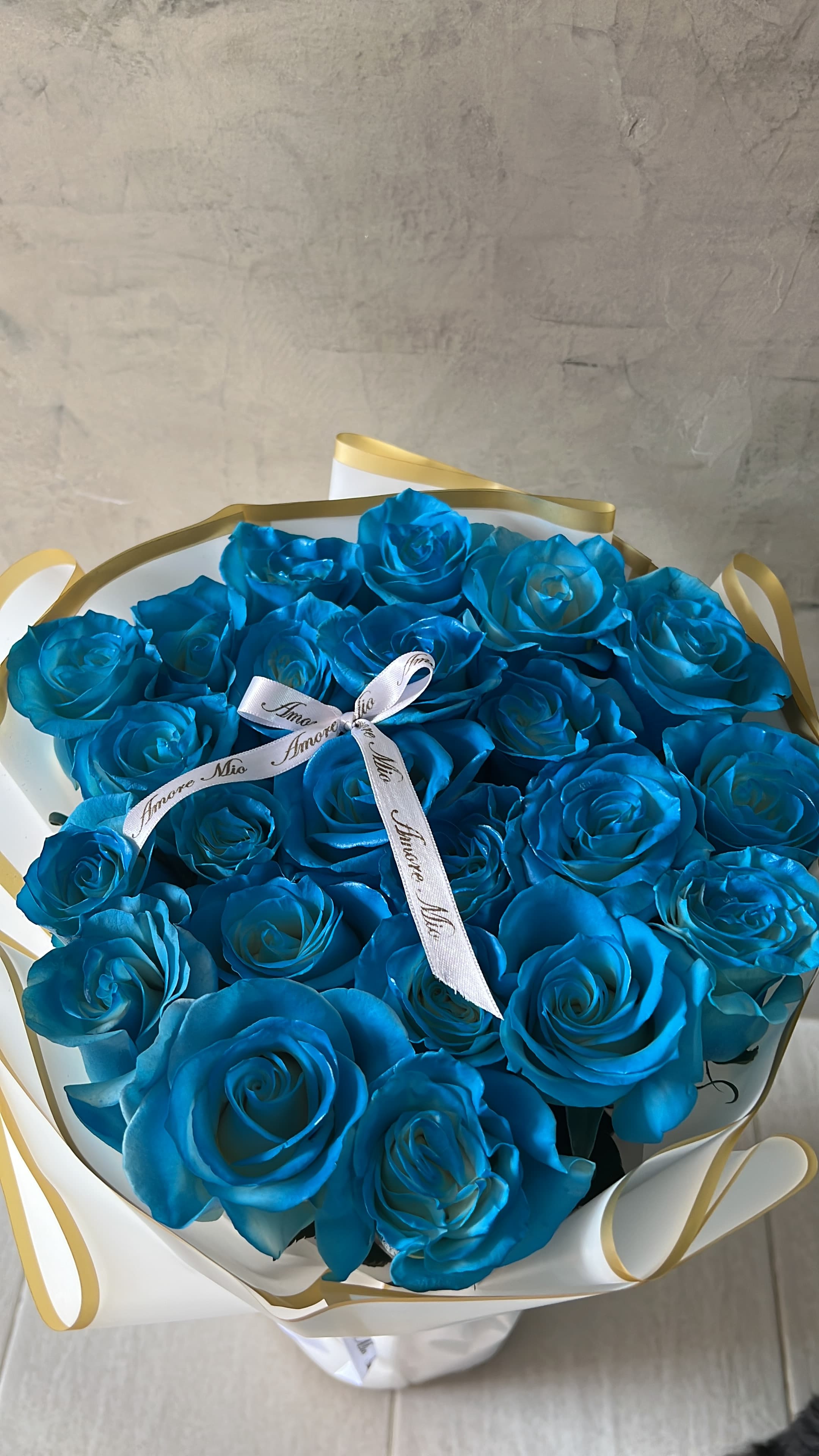 24 rosas azules
