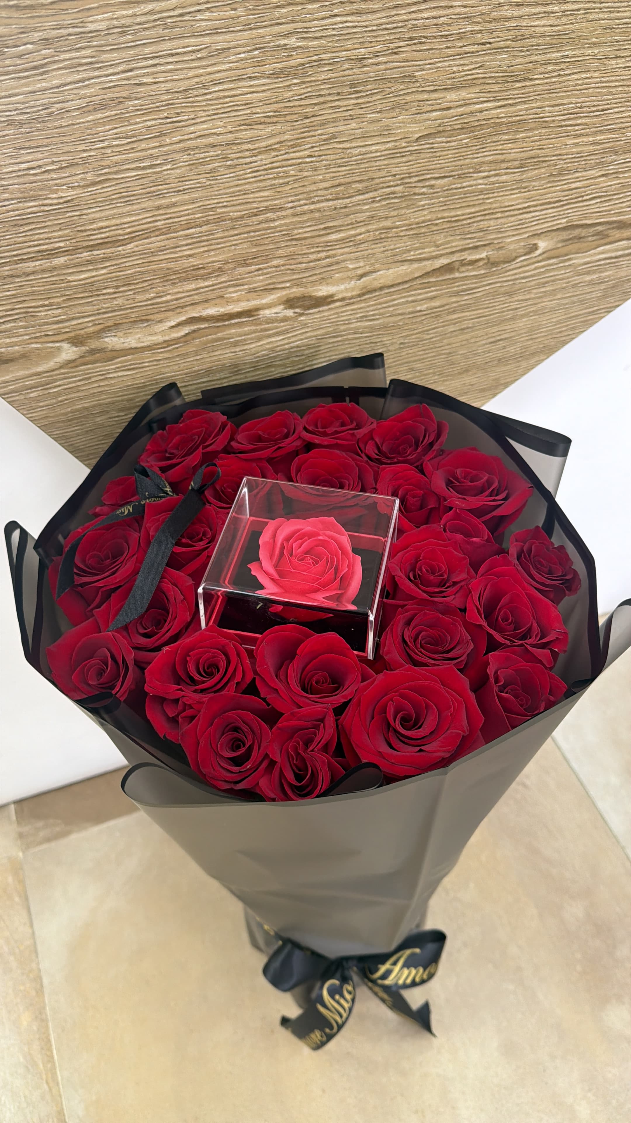 Rosas + Woman Flower